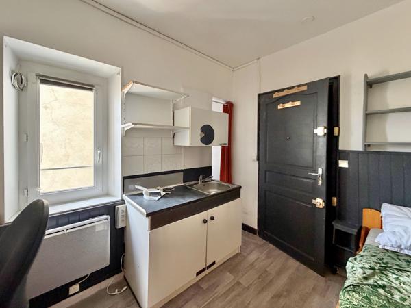 Marseille (13006) Rue Paradis Dernier étage - Chambre de service