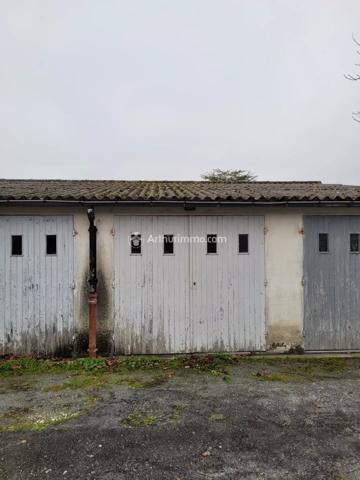 Vente Garage 18 m2 à Saint-Jean-d'Angély