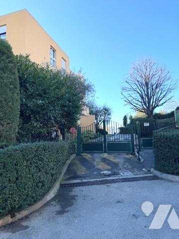 Saint Antoine 3p traversant a moderniser ,vue mer, terrasse et garage fermé.