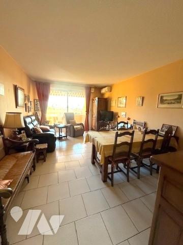 Saint Antoine 3p traversant a moderniser ,vue mer, terrasse et garage fermé.