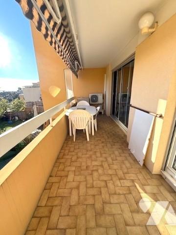 Saint Antoine 3p traversant a moderniser ,vue mer, terrasse et garage fermé.