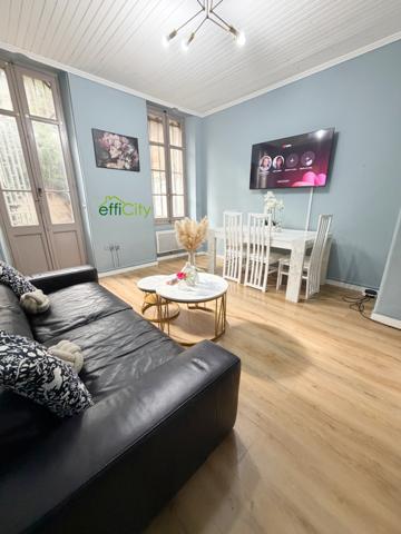 Immeuble
        
        - 300 m² 381 200 € *