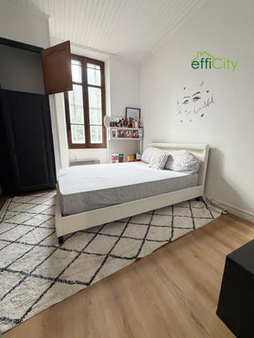 Immeuble
        
        - 300 m² 381 200 € *
