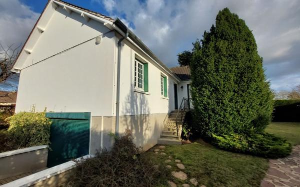 Maison à vendre    7 pièces • 120 m2 Les Baux-Sainte-Croix