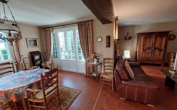 Maison à vendre    7 pièces • 120 m2 Les Baux-Sainte-Croix