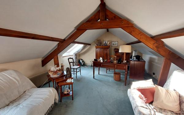 Maison à vendre    7 pièces • 120 m2 Les Baux-Sainte-Croix