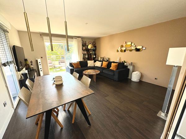 A VENDRE - 3 PIECES - NICE CORNICHE FLEURIE - TERRASSE D'ANGLE 22 m² - DERNIER ÉTAGE - PISCINE & PARC PRIVÉ - PARKING PRIVATIF EN SOUS-SOL