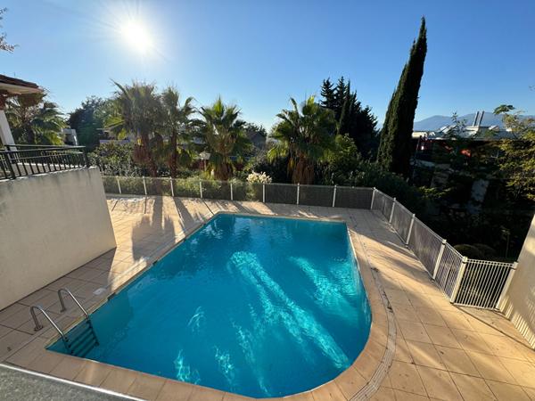 A VENDRE - 3 PIECES - NICE CORNICHE FLEURIE - TERRASSE D'ANGLE 22 m² - DERNIER ÉTAGE - PISCINE & PARC PRIVÉ - PARKING PRIVATIF EN SOUS-SOL