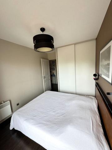 A VENDRE - 3 PIECES - NICE CORNICHE FLEURIE - TERRASSE D'ANGLE 22 m² - DERNIER ÉTAGE - PISCINE & PARC PRIVÉ - PARKING PRIVATIF EN SOUS-SOL