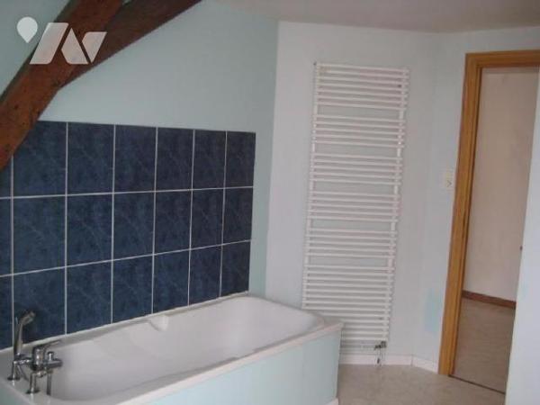 Emplacement de 1er ordre pour cet Immeuble de rapport d'environ 320 m², comprenant : au rez-de-...