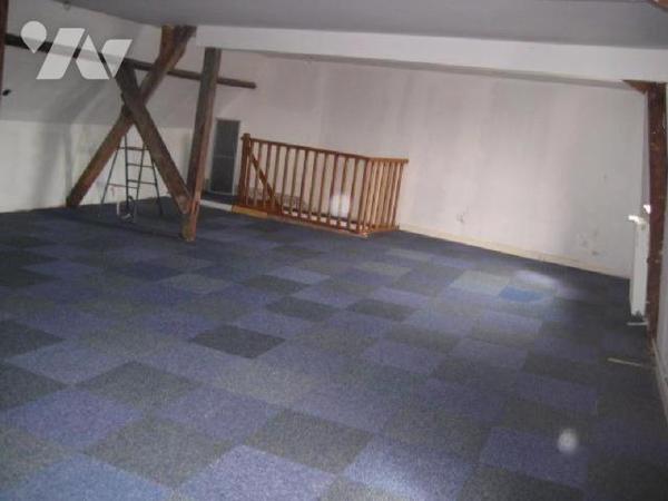 Emplacement de 1er ordre pour cet Immeuble de rapport d'environ 320 m², comprenant : au rez-de-...