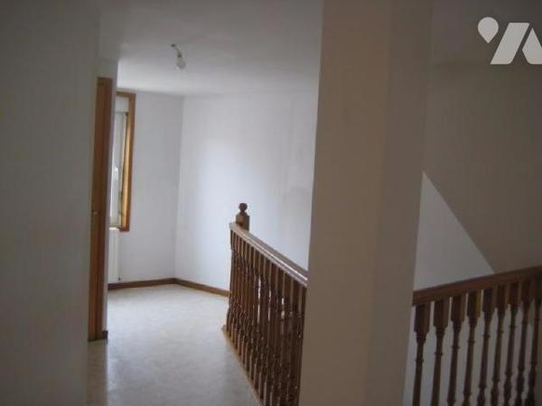 Emplacement de 1er ordre pour cet Immeuble de rapport d'environ 320 m², comprenant : au rez-de-...