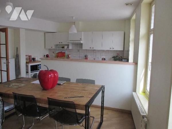 Emplacement de 1er ordre pour cet Immeuble de rapport d'environ 320 m², comprenant : au rez-de-...