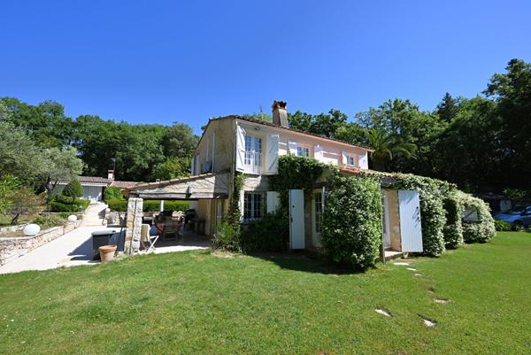 Maison Chateauneuf Grasse 5 pièce(s) 150 m2 + mazet 50 m²