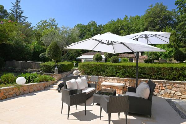 Maison Chateauneuf Grasse 5 pièce(s) 150 m2 + mazet 50 m²