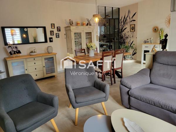 Pavillon rénové avec grande véranda et garage