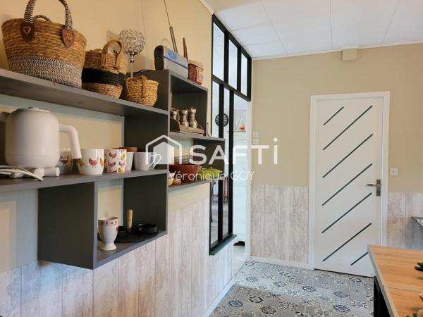 Pavillon rénové avec grande véranda et garage