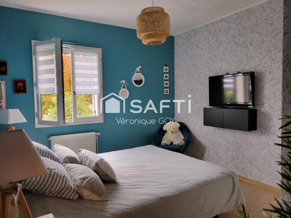 Pavillon rénové avec grande véranda et garage