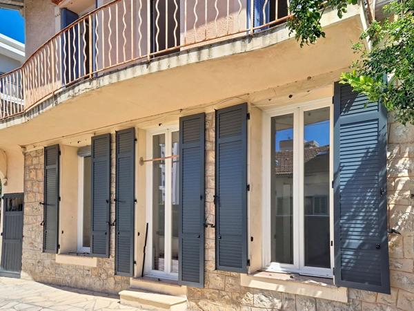Vente                                                      Maison
                        
                     7 pièces                      117 m2                     à Le Cannet