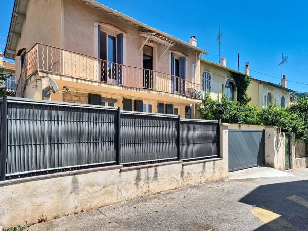 Vente                                                      Maison
                        
                     7 pièces                      117 m2                     à Le Cannet