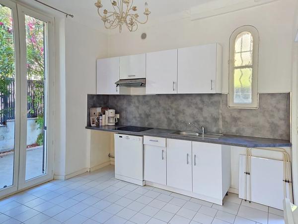 Vente                                                      Maison
                        
                     7 pièces                      117 m2                     à Le Cannet