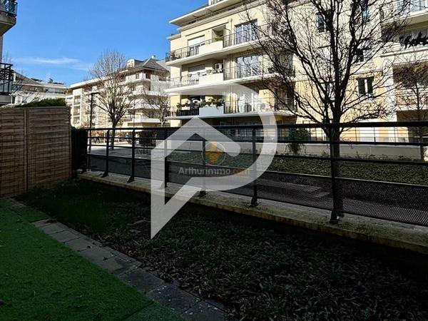 Vente                                                      Appartement
                        
                     2 pièces                      42 m2                     à Carrières-sous-Poissy
