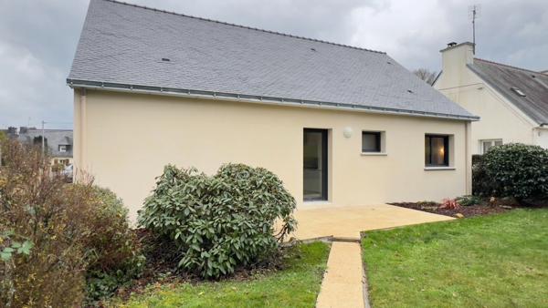 GOURIN (56) – Maison à vendre : 5 pièces, 122 m² habitables, garage, atelier, terrain de 815 m².