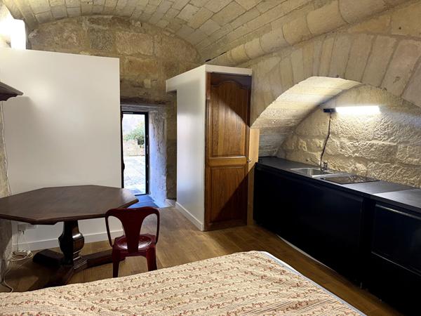 A louer, dans le coeur historique de Périgueux, beau BUREAU entièrement restauré