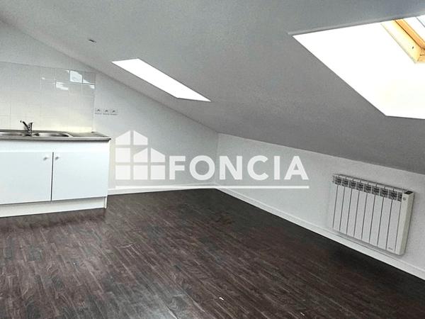 Location Studio 19.76 m² - 22 RUE COLBERT DU TERRON - 2ème Etage Porte n°4 - RUE Rochefort 17300