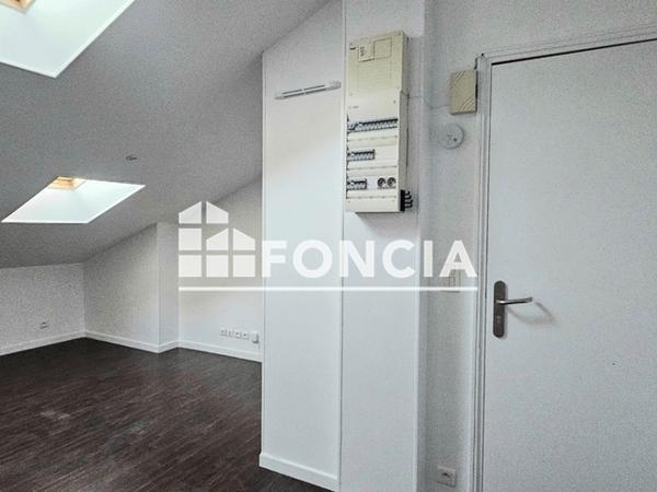 Location Studio 19.76 m² - 22 RUE COLBERT DU TERRON - 2ème Etage Porte n°4 - RUE Rochefort 17300