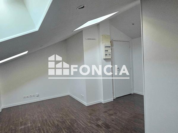 Location Studio 19.76 m² - 22 RUE COLBERT DU TERRON - 2ème Etage Porte n°4 - RUE Rochefort 17300