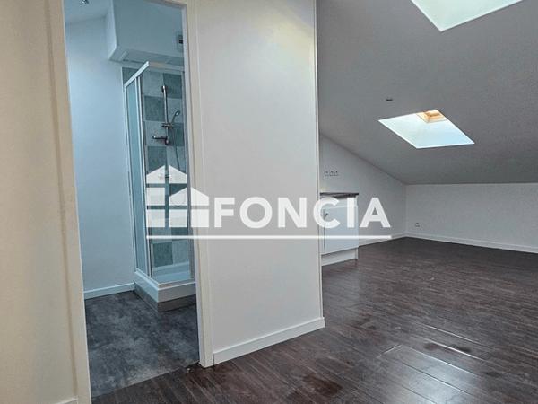 Location Studio 19.76 m² - 22 RUE COLBERT DU TERRON - 2ème Etage Porte n°4 - RUE Rochefort 17300