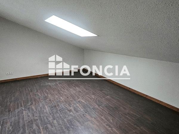 Location Studio 19.76 m² - 22 RUE COLBERT DU TERRON - 2ème Etage Porte n°4 - RUE Rochefort 17300
