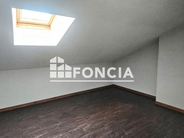 Location Studio 19.76 m² - 22 RUE COLBERT DU TERRON - 2ème Etage Porte n°4 - RUE Rochefort 17300