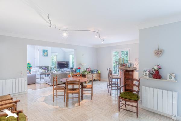 Maison 379 080 € Château-Renault 7 p 194 m² DPE D