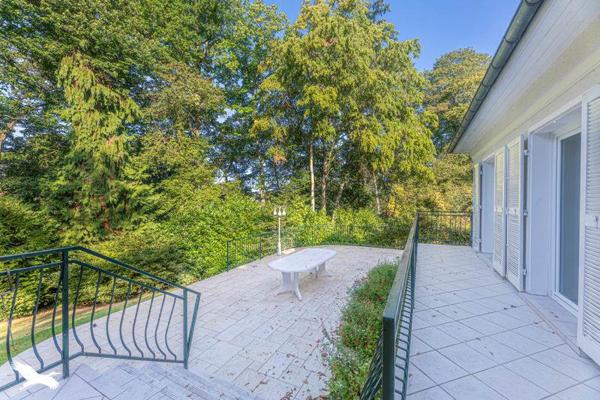 Maison 379 080 € Château-Renault 7 p 194 m² DPE D