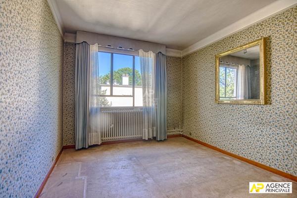 Versailles Clagny Appartement 186.93 m² carrez situé au 4ème et dernier étage avec ascenseur, balcons filants, cave et parking en sous-sol 795 000 € **  - Référence  28259