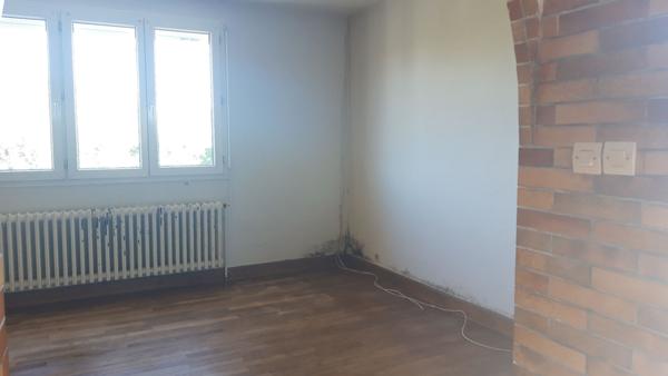 MAISON SUR SOUS-SOL - CHATELLERAULT