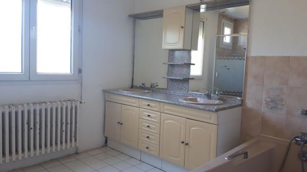 MAISON SUR SOUS-SOL - CHATELLERAULT