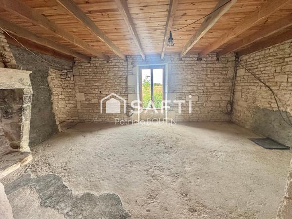 ANCIEN CORPS DE FERME A BENET A RENOVER !