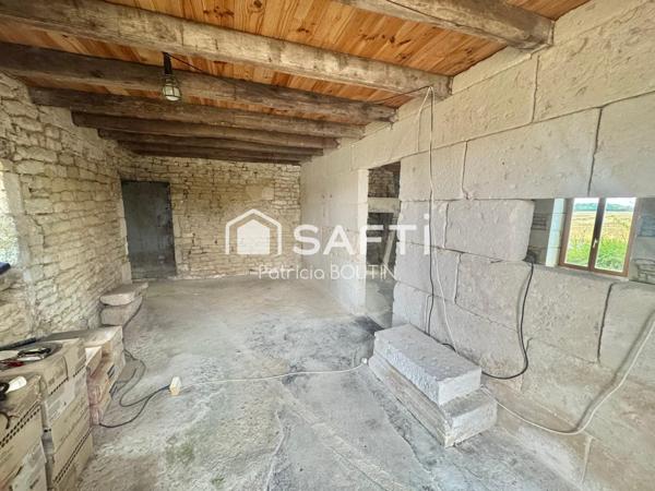 ANCIEN CORPS DE FERME A BENET A RENOVER !