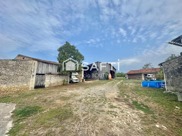 ANCIEN CORPS DE FERME A BENET A RENOVER !