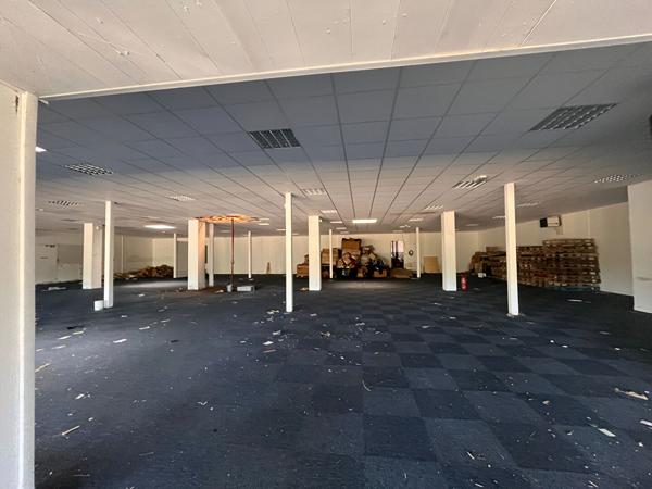 A VENDRE Entrepôt / local industriel Saint Judoce 1170 m2