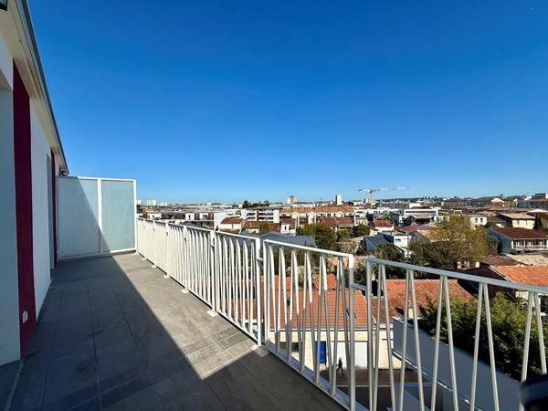 Appartement Bordeaux 2 pièce(s) 39 m2 - Terrasse avec vue et parking , Bordeaux