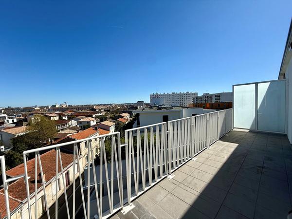 Appartement Bordeaux 2 pièce(s) 39 m2 - Terrasse avec vue et parking , Bordeaux