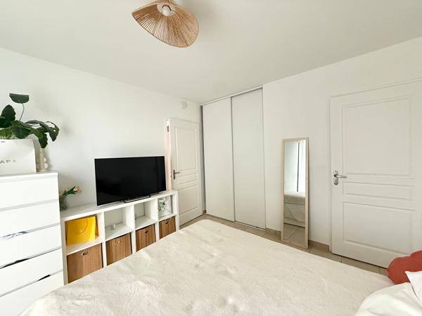 Appartement Bordeaux 2 pièce(s) 39 m2 - Terrasse avec vue et parking , Bordeaux