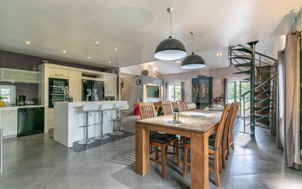 Maison à vendre    7 pièces •  Marolles-en-Brie