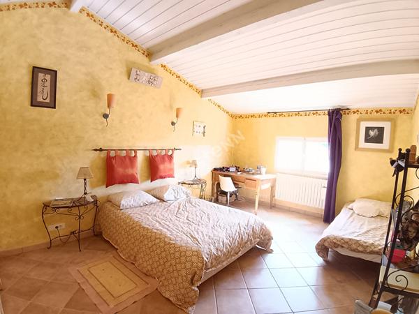 Maison T5 en R+1 de 145 m² sur un terrain de 331 m²