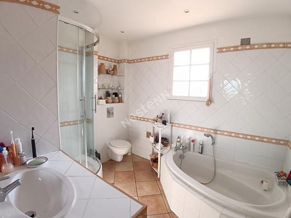 Maison T5 en R+1 de 145 m² sur un terrain de 331 m²