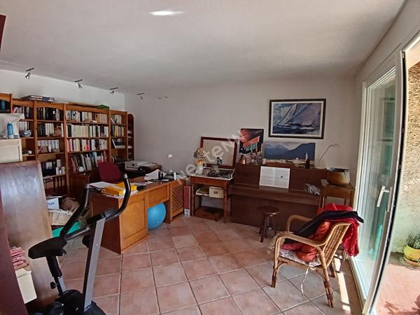 Maison T5 en R+1 de 145 m² sur un terrain de 331 m²